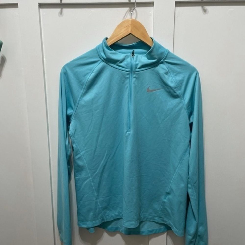 Nike Half‎ Zip Long Sleeve Wicking Material Thumb holes baby Blue Medium walking